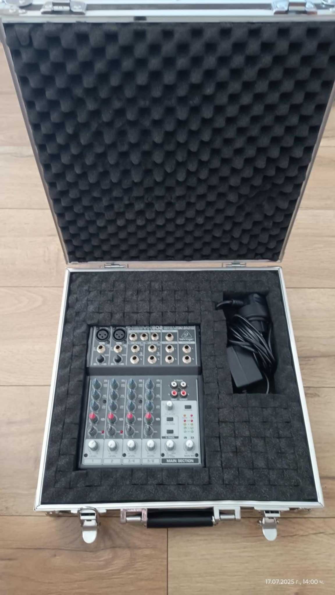 Behringer XENYX 802 миксер 8 входа с метален куфар Flightcase