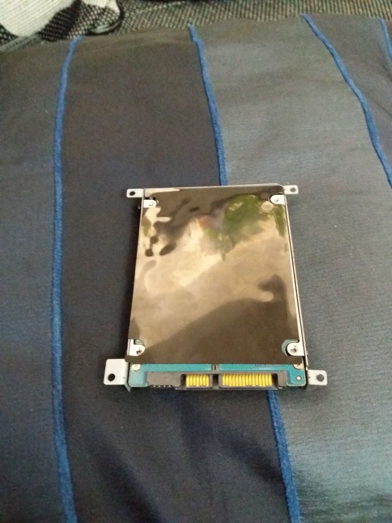 Продавам хард диск 640 GB.