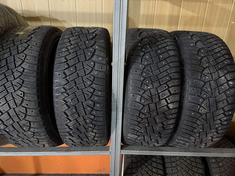 Продам зимний шипованные резина в хорошем состоянии размер 245/35/21