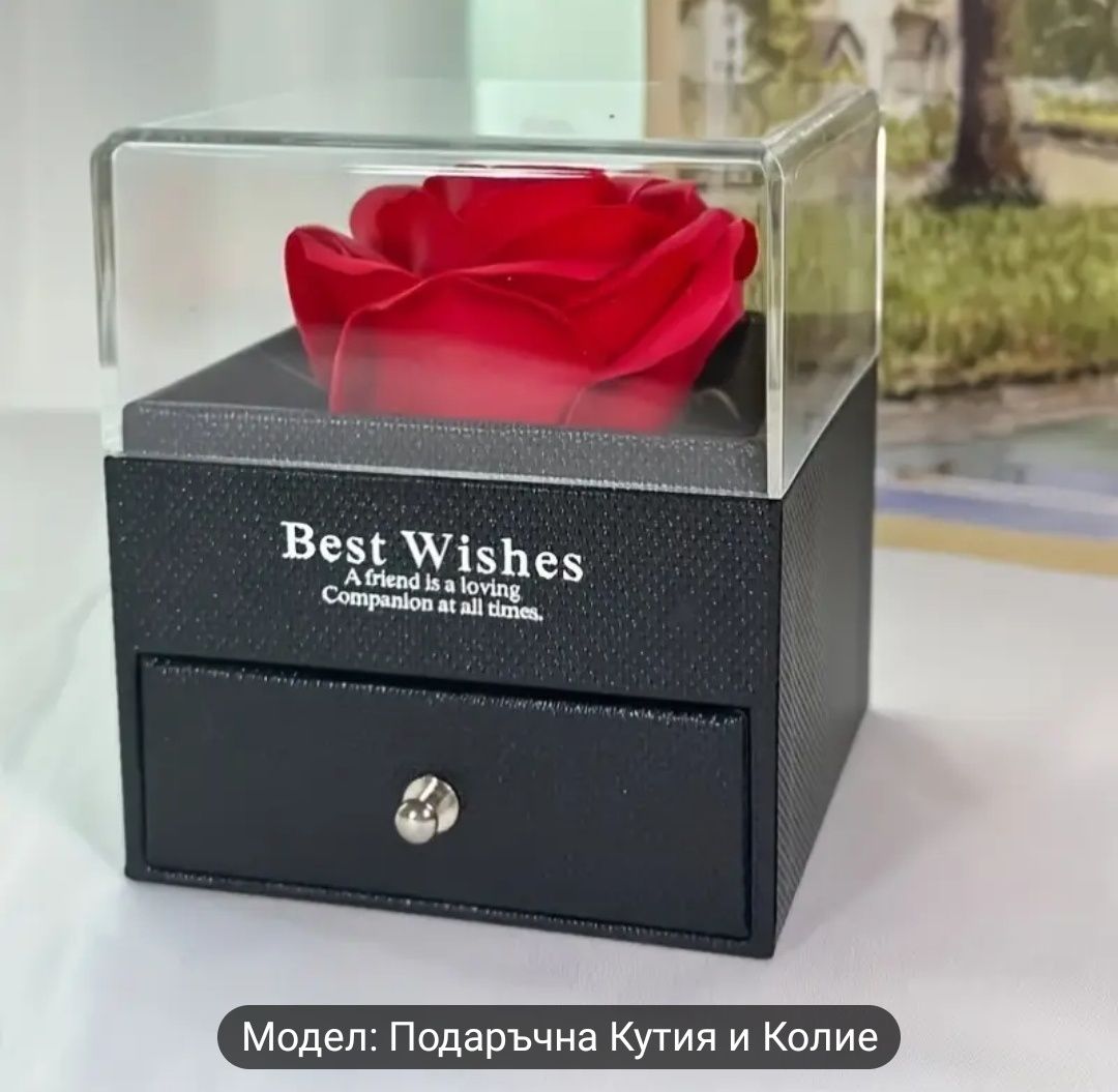 Роза и колие в кутия
