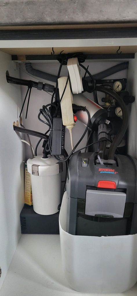 Acvariu complet echipat  468 litri