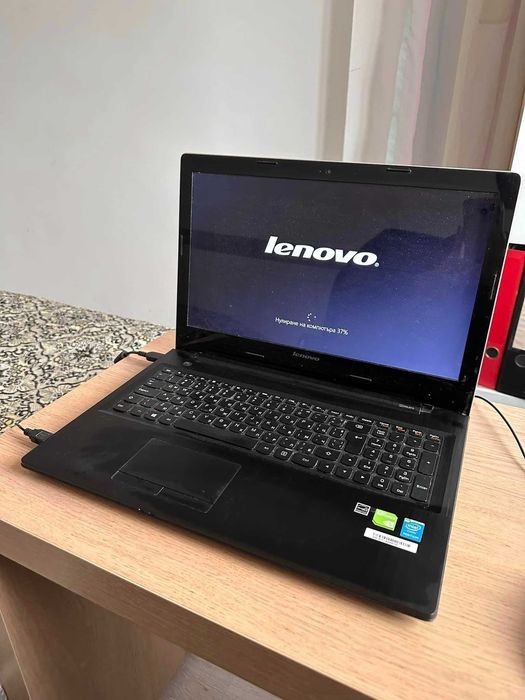 Лаптоп LENOVO G 50-30 , в отл състояние, работещ , с Windows 10