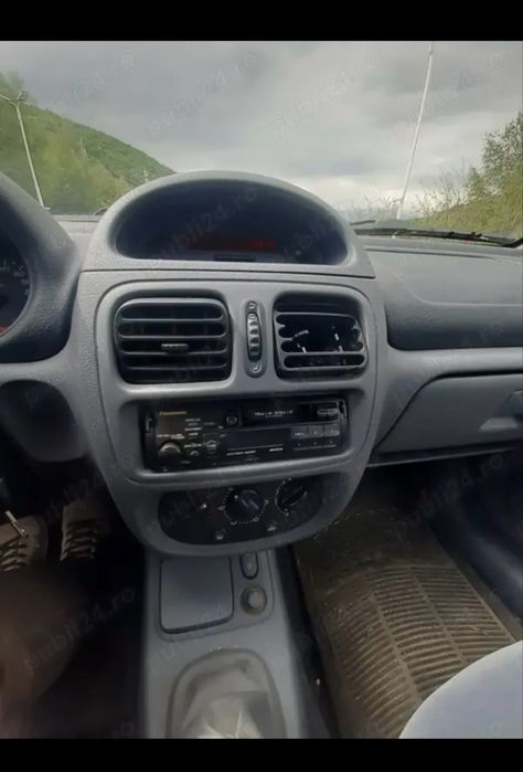 Renault Clio 2001.