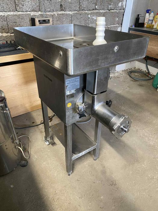 Професионален Волф, Месомелачка