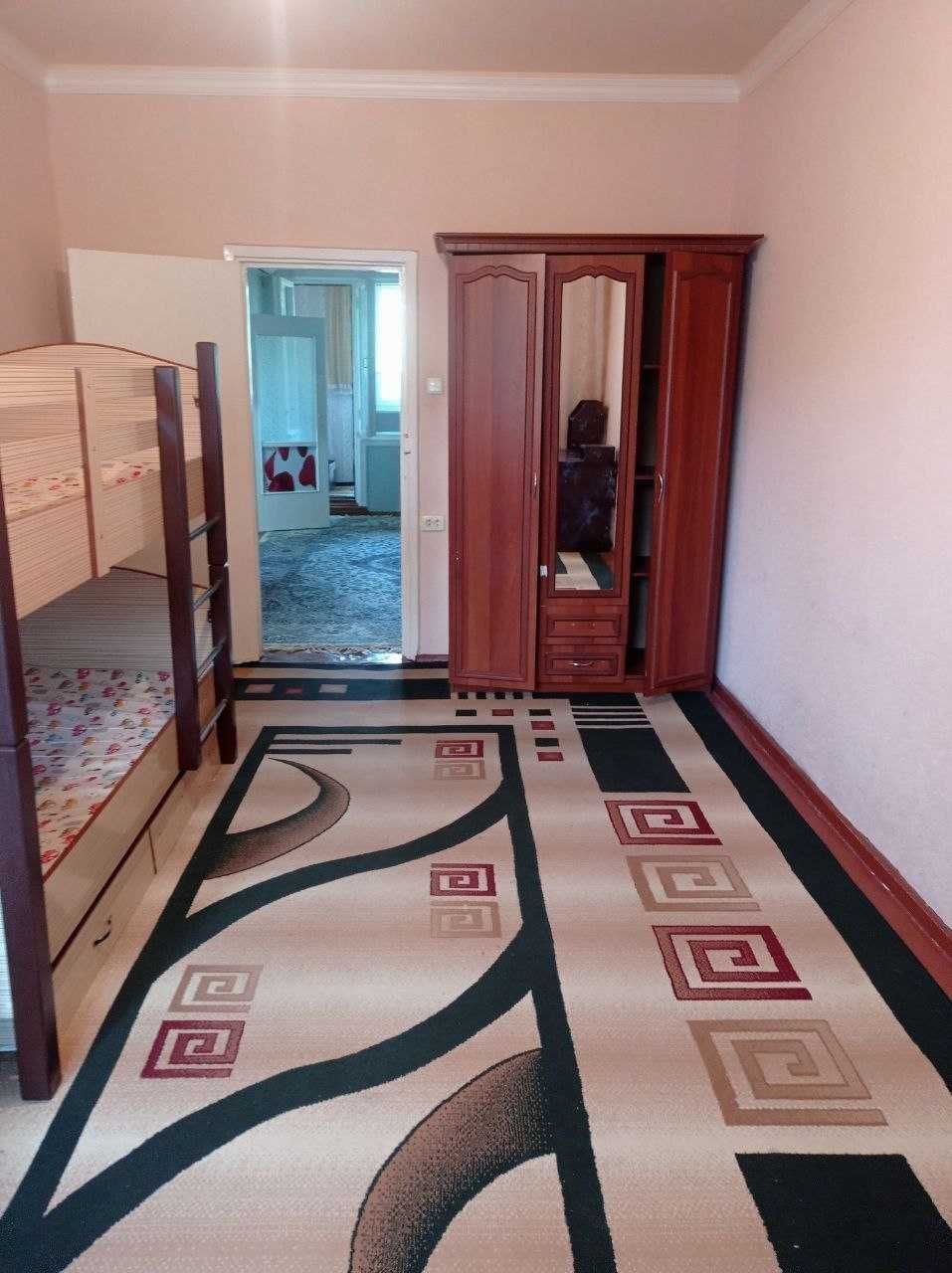 Toshkent shahrida  Uchtepa tumani xokimyat yonidan kv