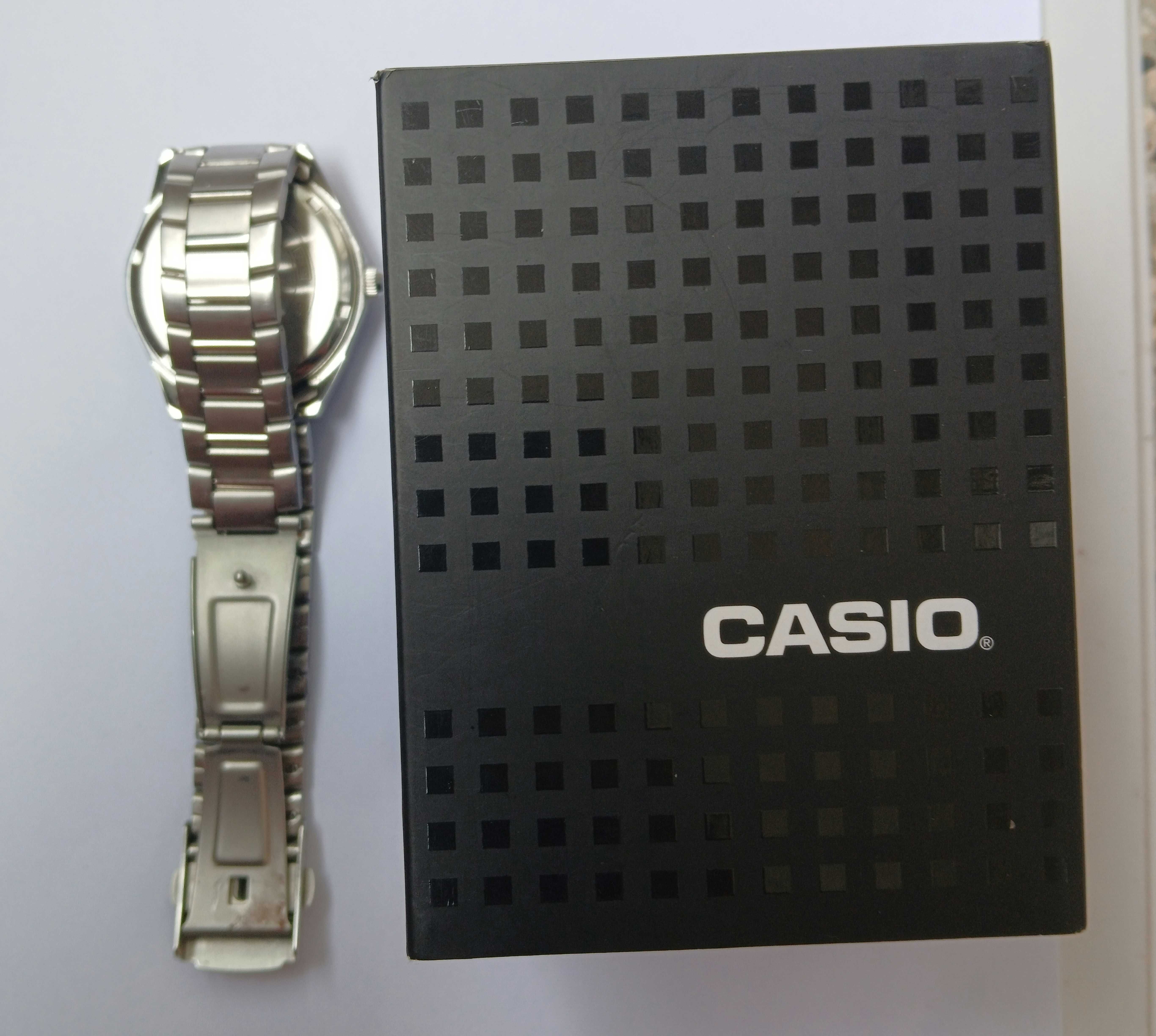 Часовник Casio Edifice EF-121D-1A