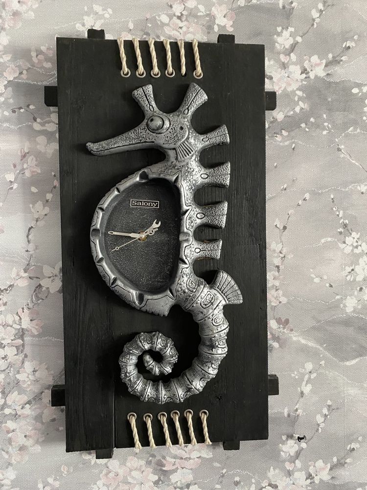 Часы настенные с морским конем