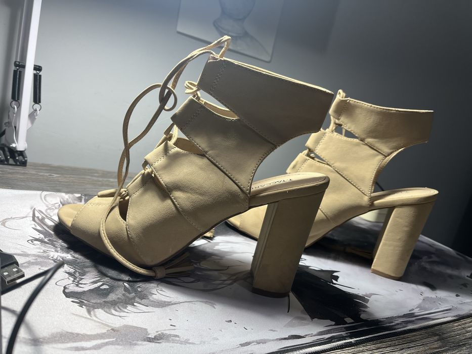 Босоножки женские