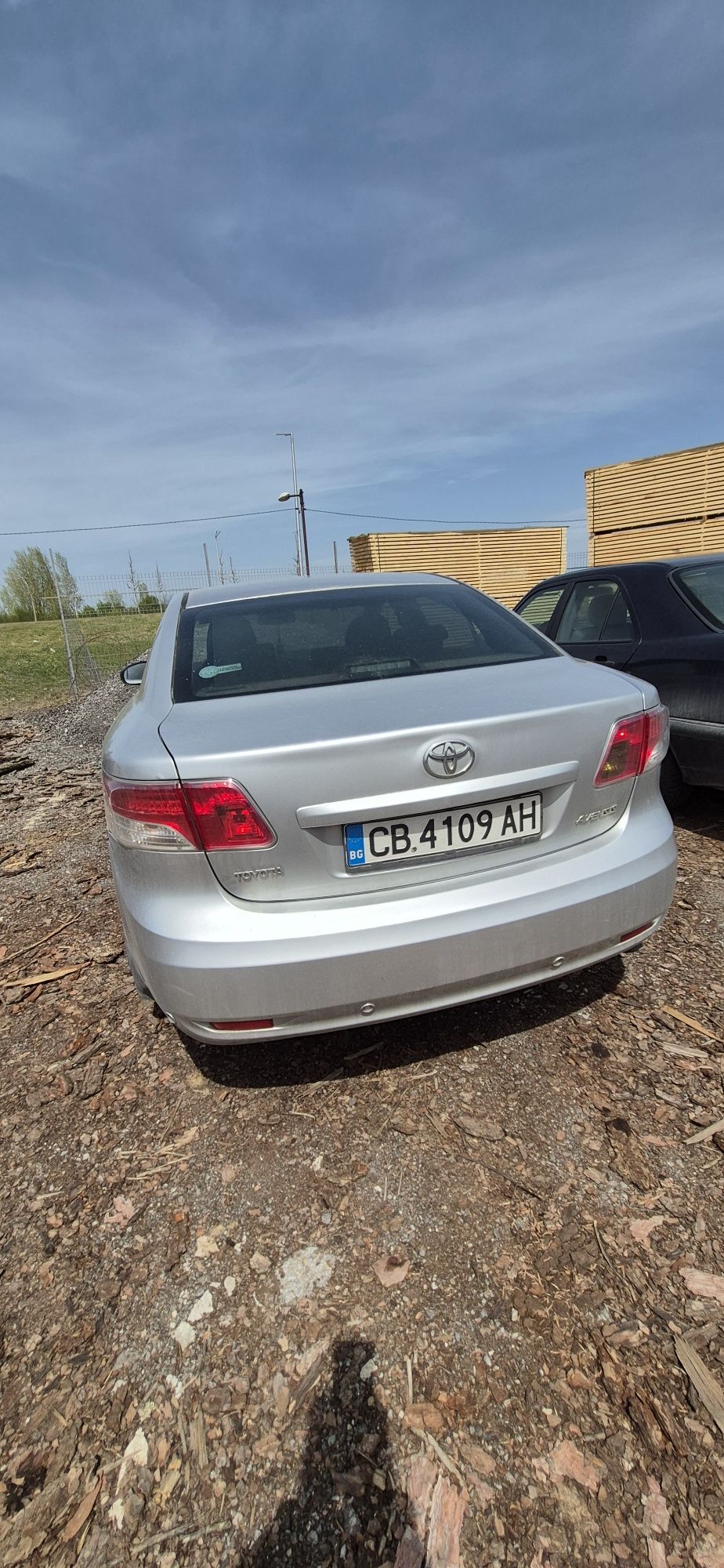 Продавам Тойота Авенсис