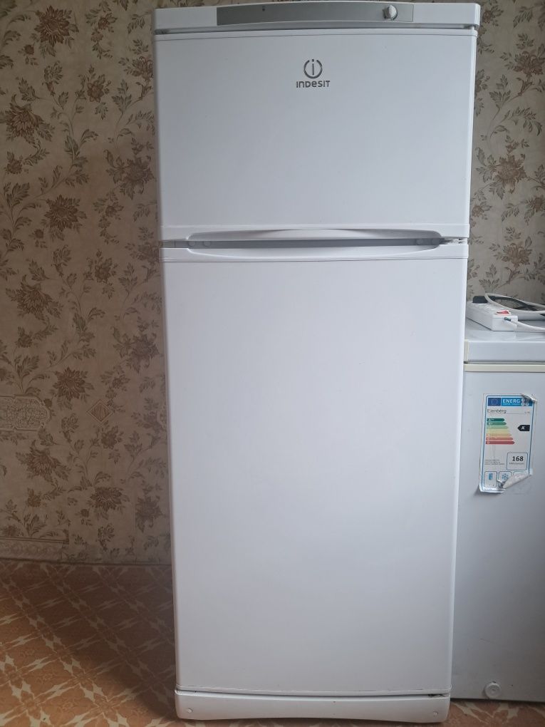 Продаю холодильник