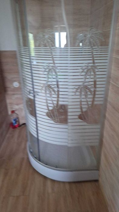 Inchiriez casa de lemn