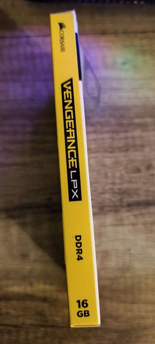 Vand Stick ram 16GB DDR4 Corsair 3200 MHz