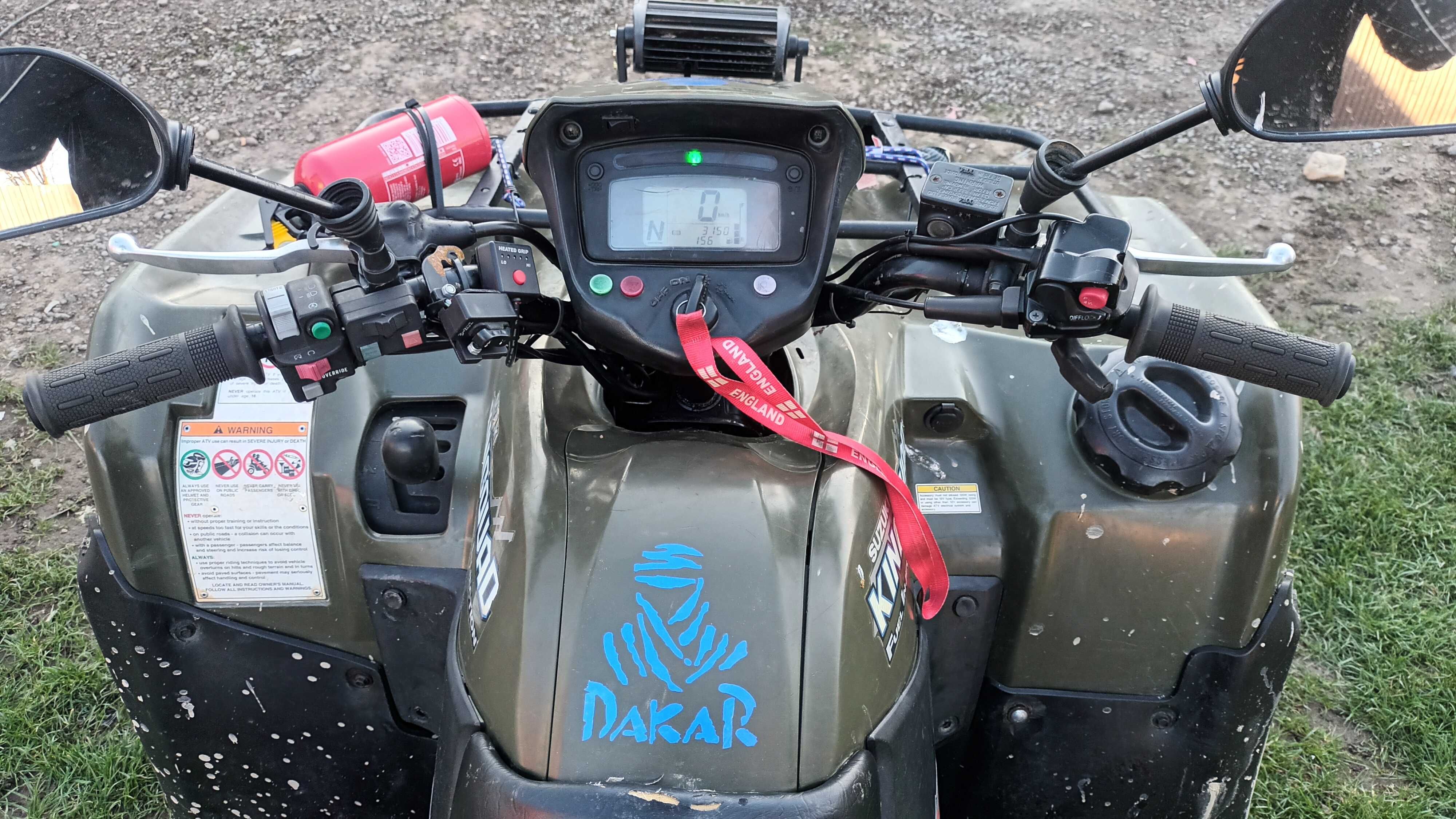 Vând atv suzuki 700i