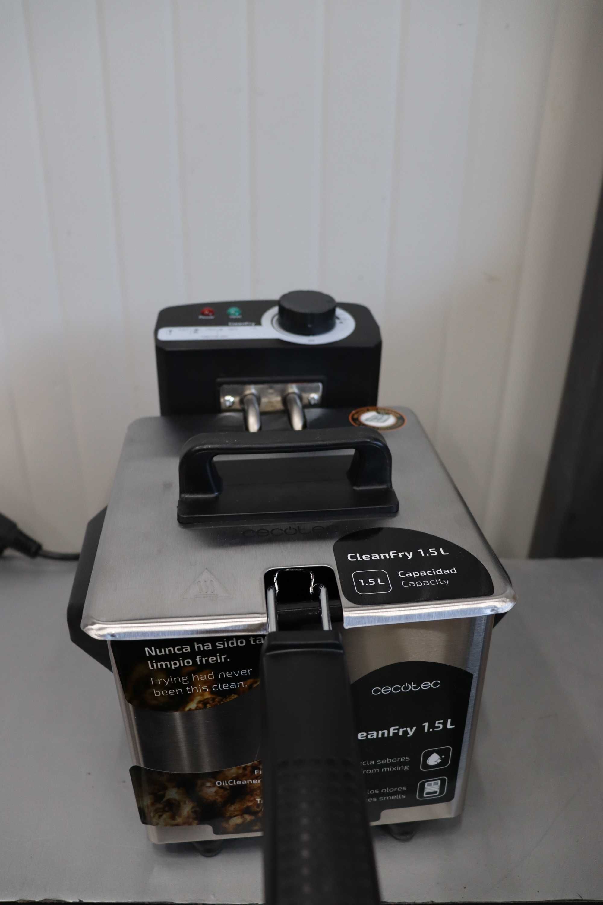 Фритюрник Cecotec CleanFry - 1,5л, до 190C, тава, подходяща за миялна