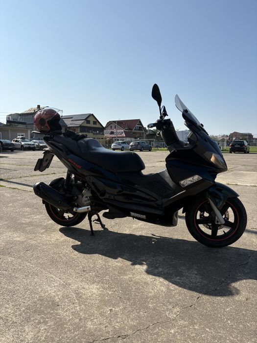 Maxi scuter Gilera nexus 250 in stare f buna