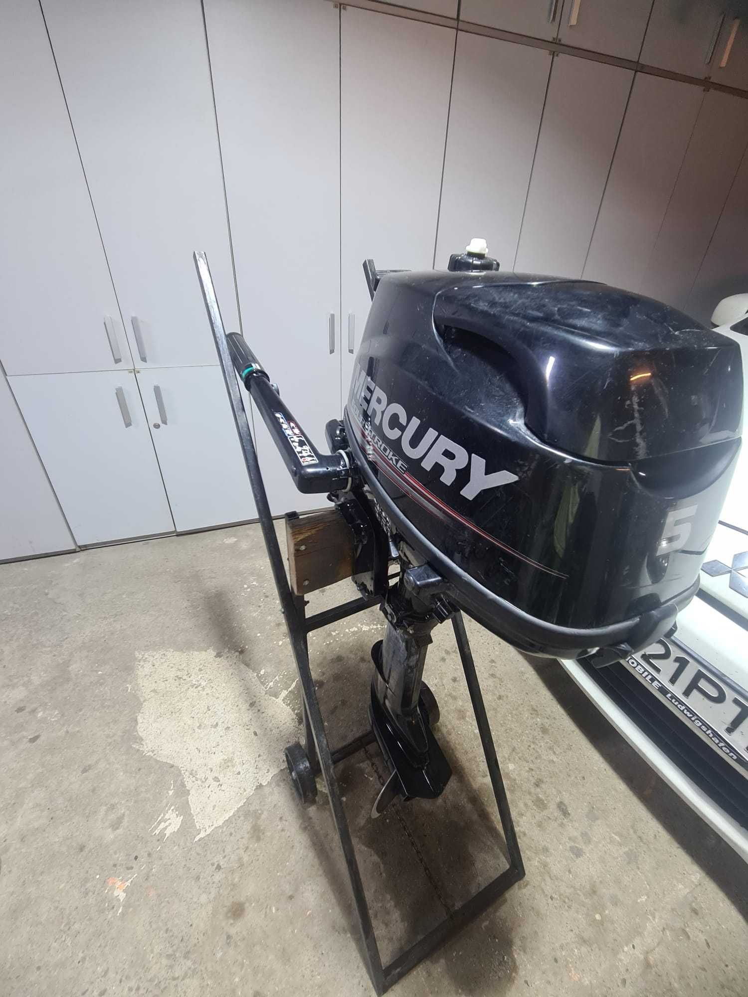 Vând motor Mercury 5CP pentru barcă, întreținut, gata de utilizare