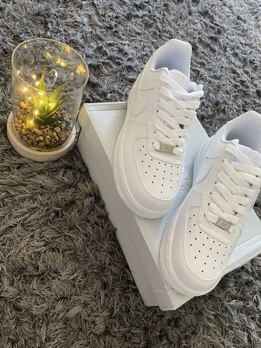 Nike Air Force 1 Triple White Size 37.5