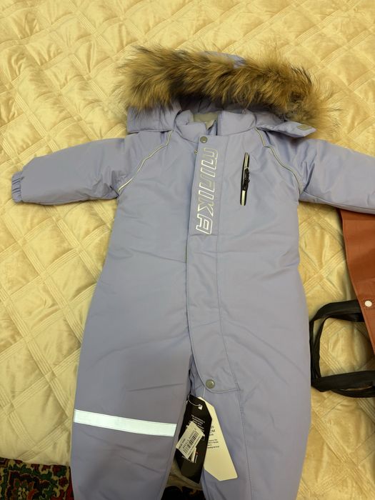 Продам зимний комбинезон для девочки