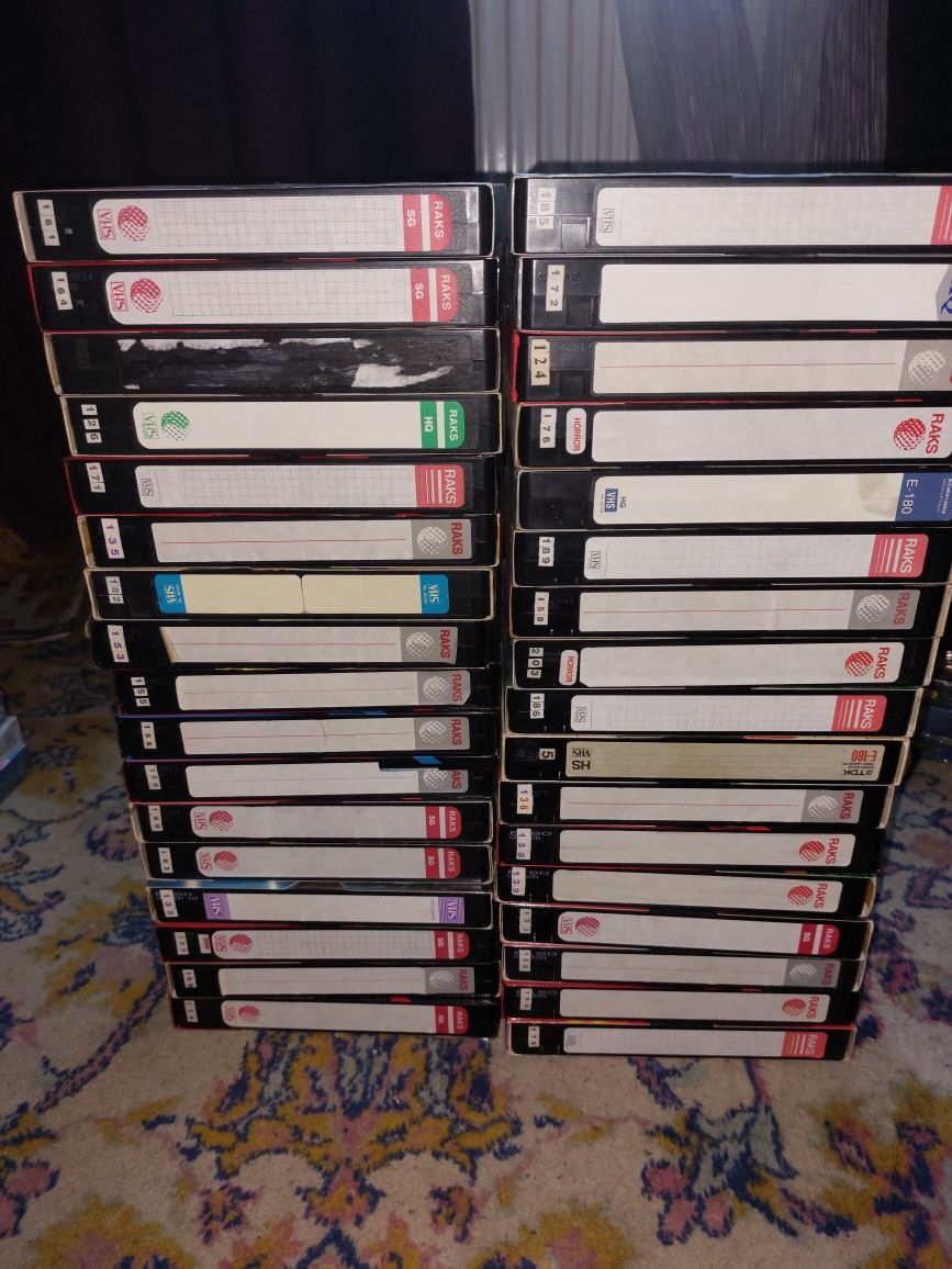 Casete video VHS cu filme inregistrate de pe TV