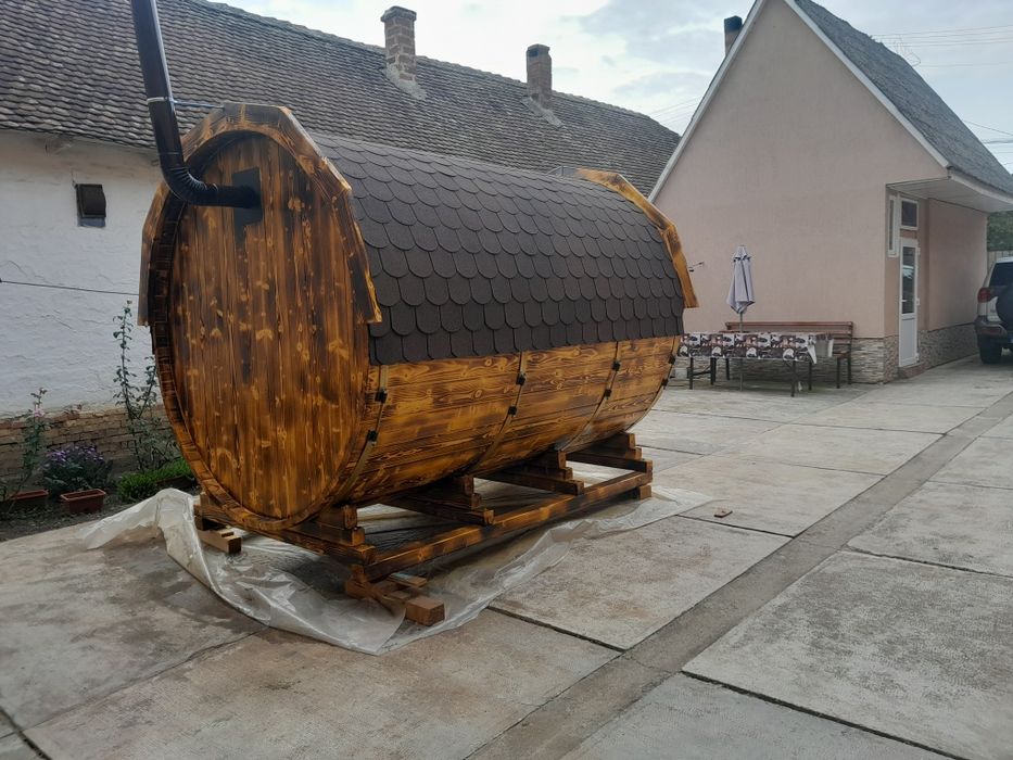 Saună tip butoi – Relaxare și confort direct în curtea ta