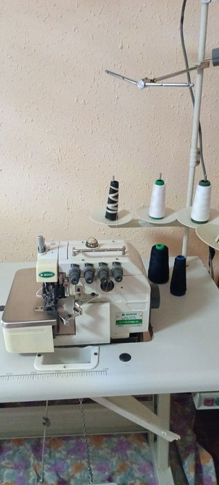 Tikuv moshinalari sotiladi.JUITA VA ZOJE holati yahshi ishlab turgan m