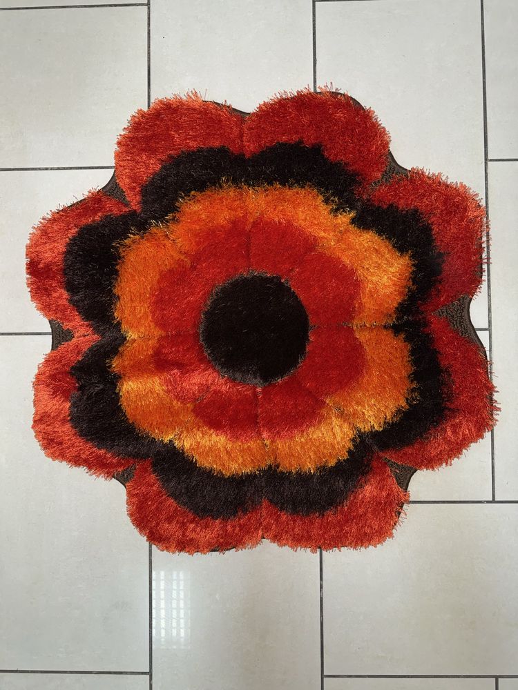 Covor in forma de floare