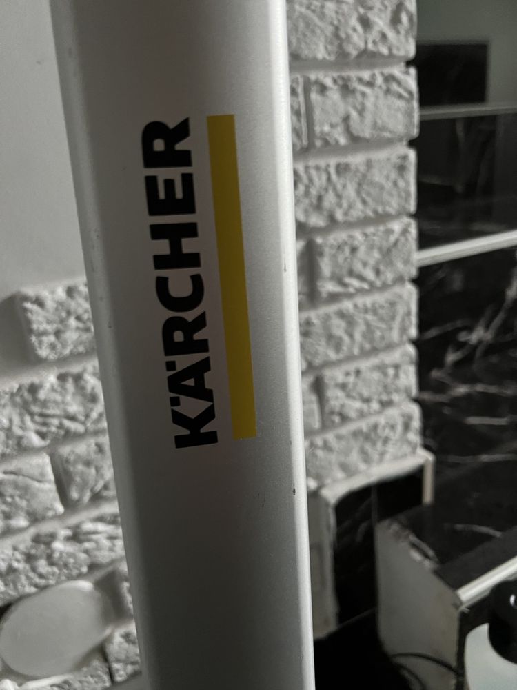 Безжичен уред за миене на под Karcher, тип парочистачка