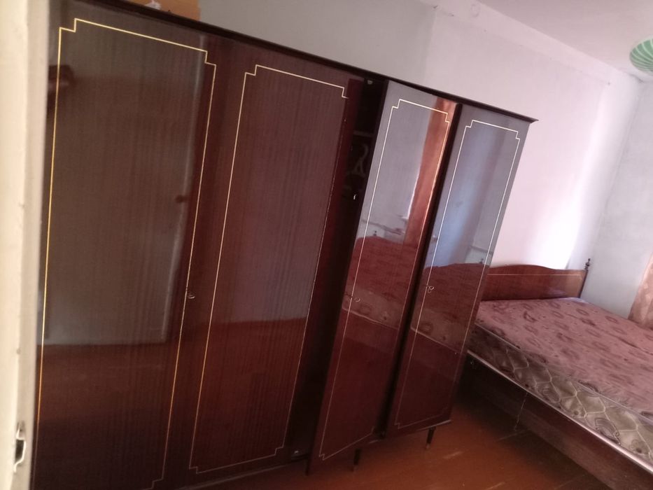 Шкафы, диваны стол дверь кресло