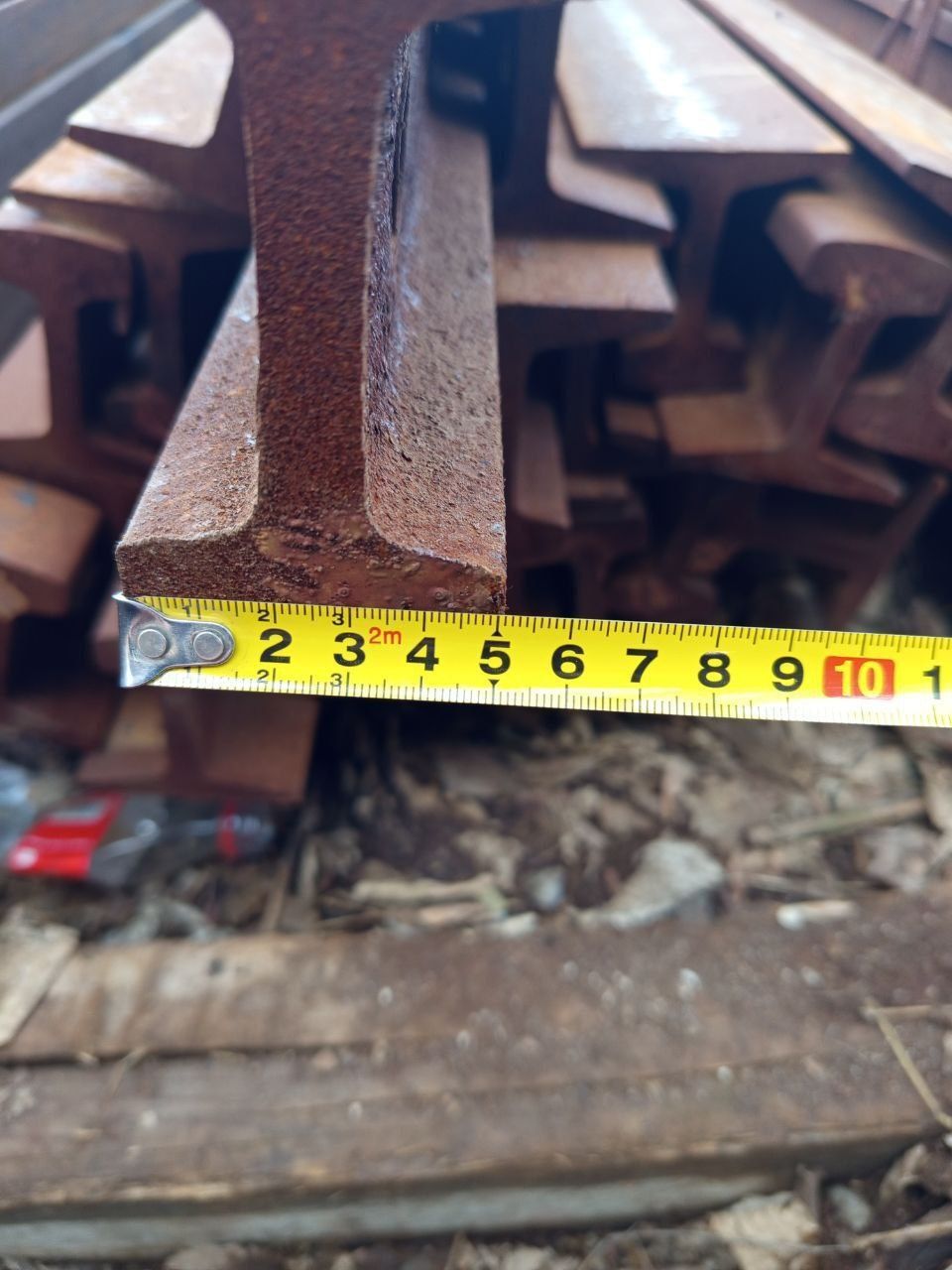 Rels sotiladi, holati yangi.