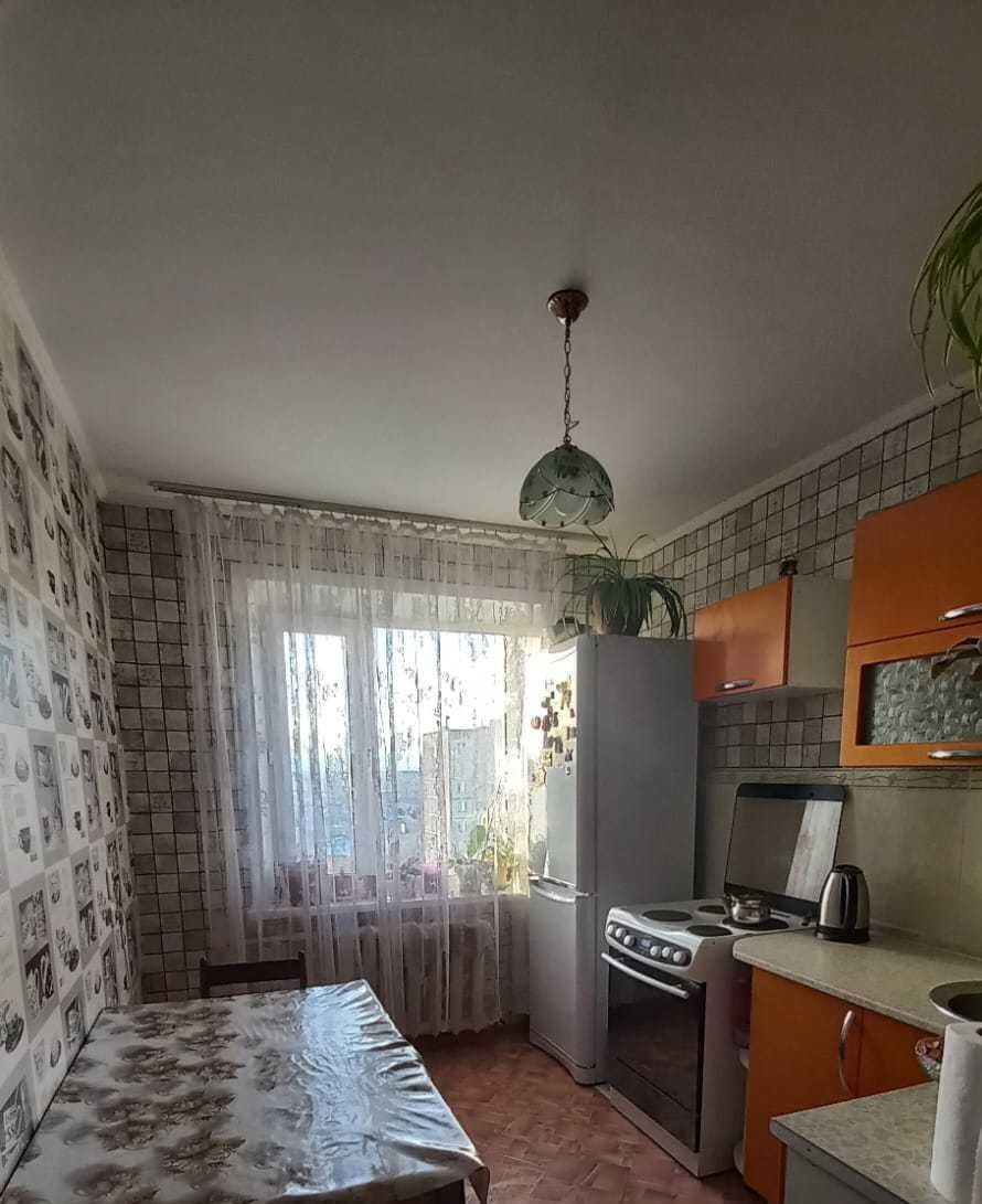 Продам 3-х УП на 8 мкр, 5/9 этаж , лифт работает