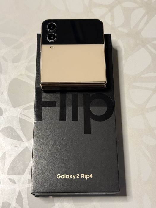Samsung Galaxy Z Flip4