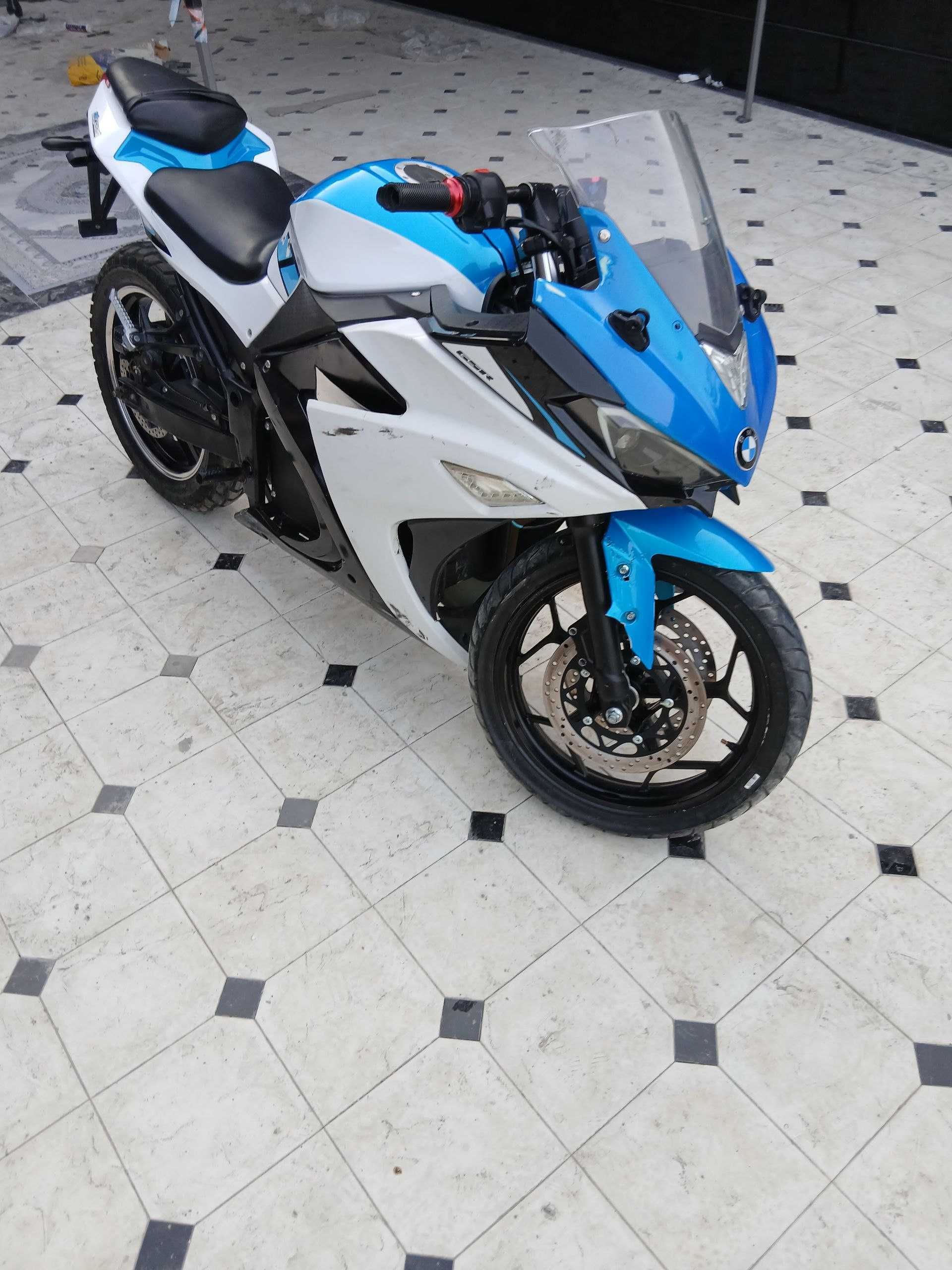 Elokrto bayk R3 BMW