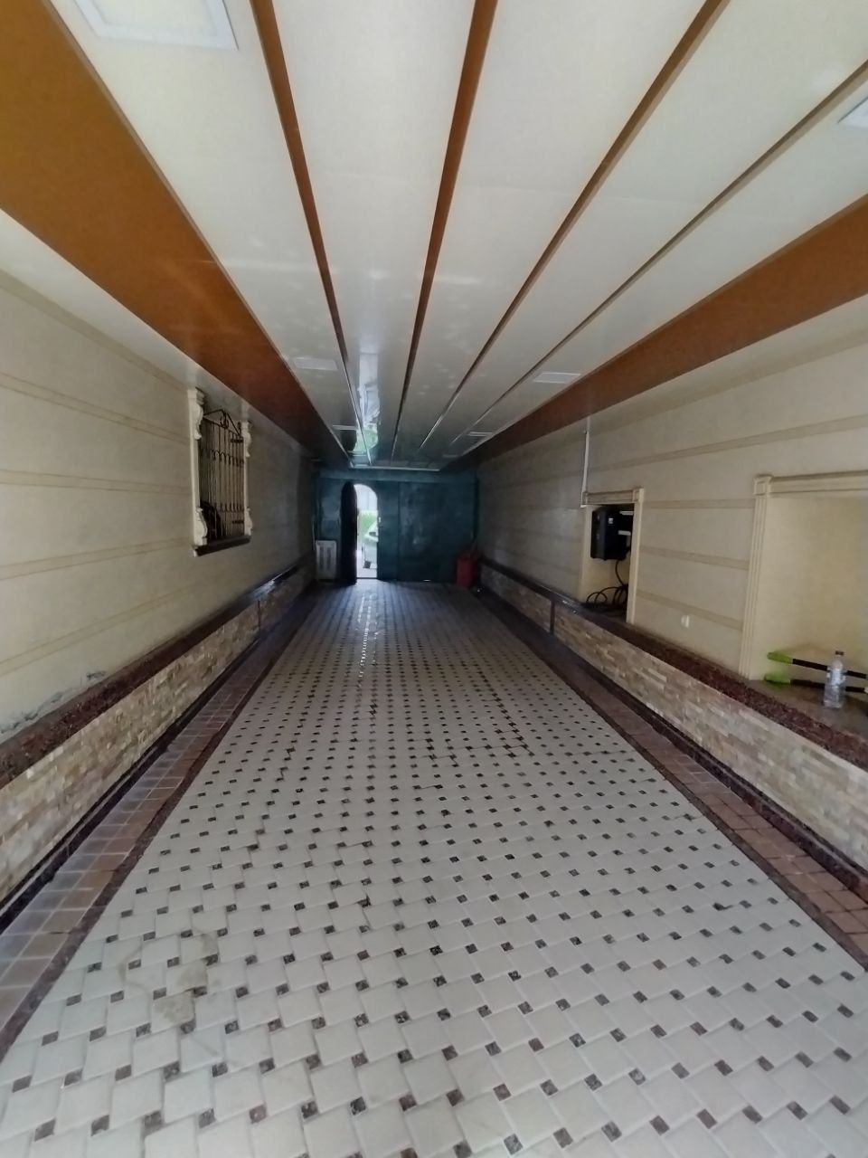 Yunusobod eski toshturmada hovli arendaga beriladi.