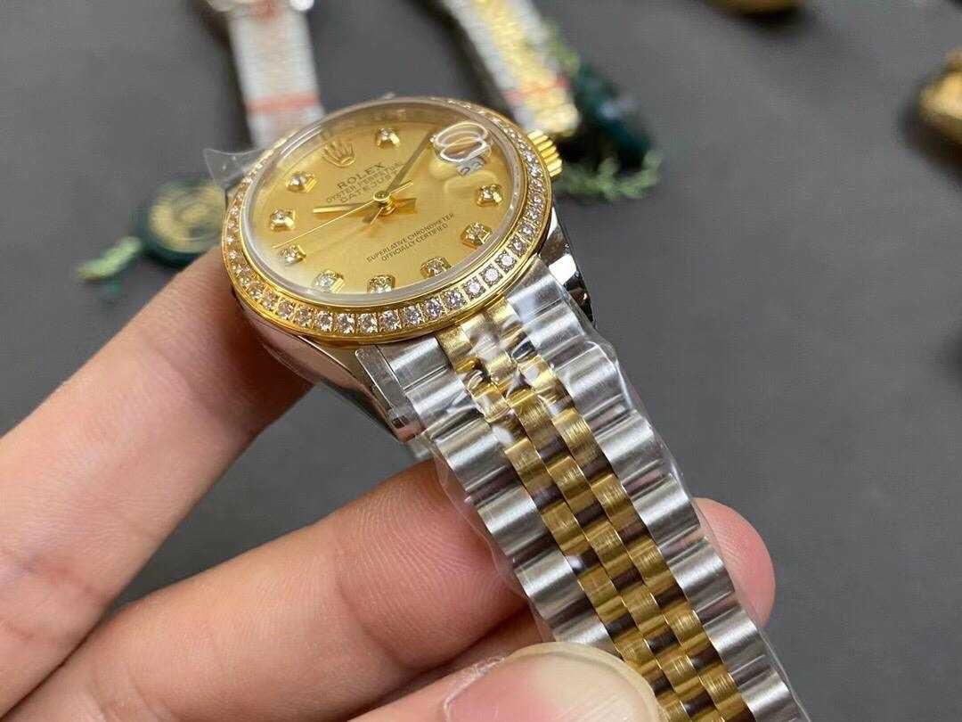 Дамски / Часовници 31mm сребро-злато / диамант базал