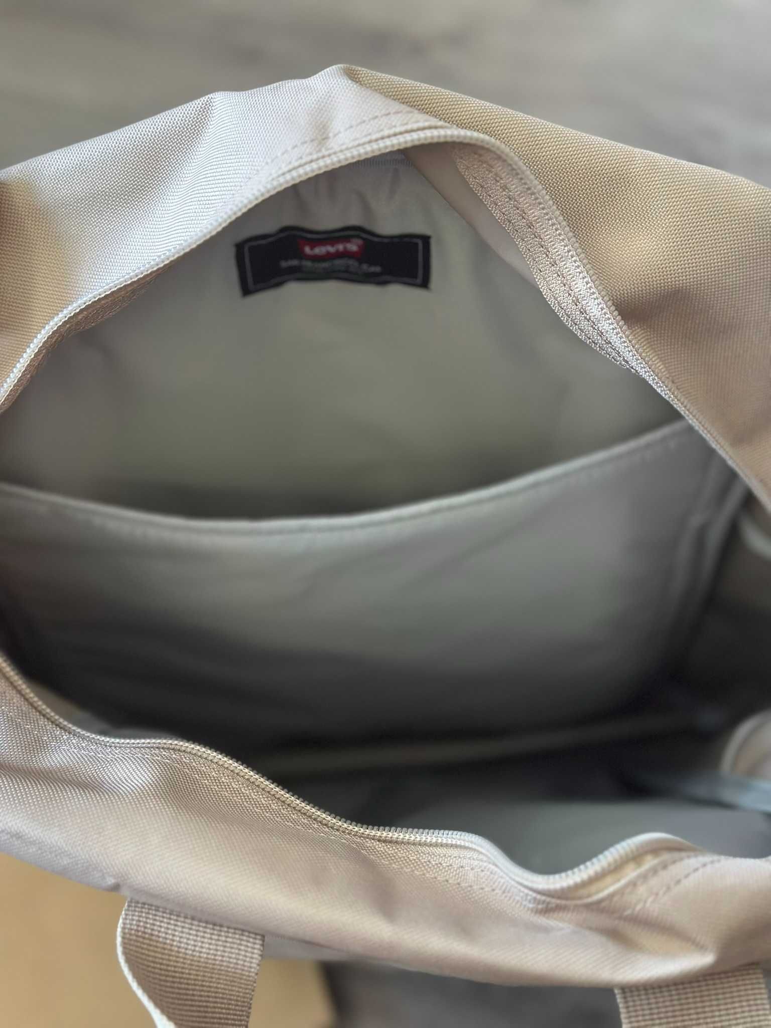 Нова мъжка чанта Levi`s / Levis -идеална за подарък unisex