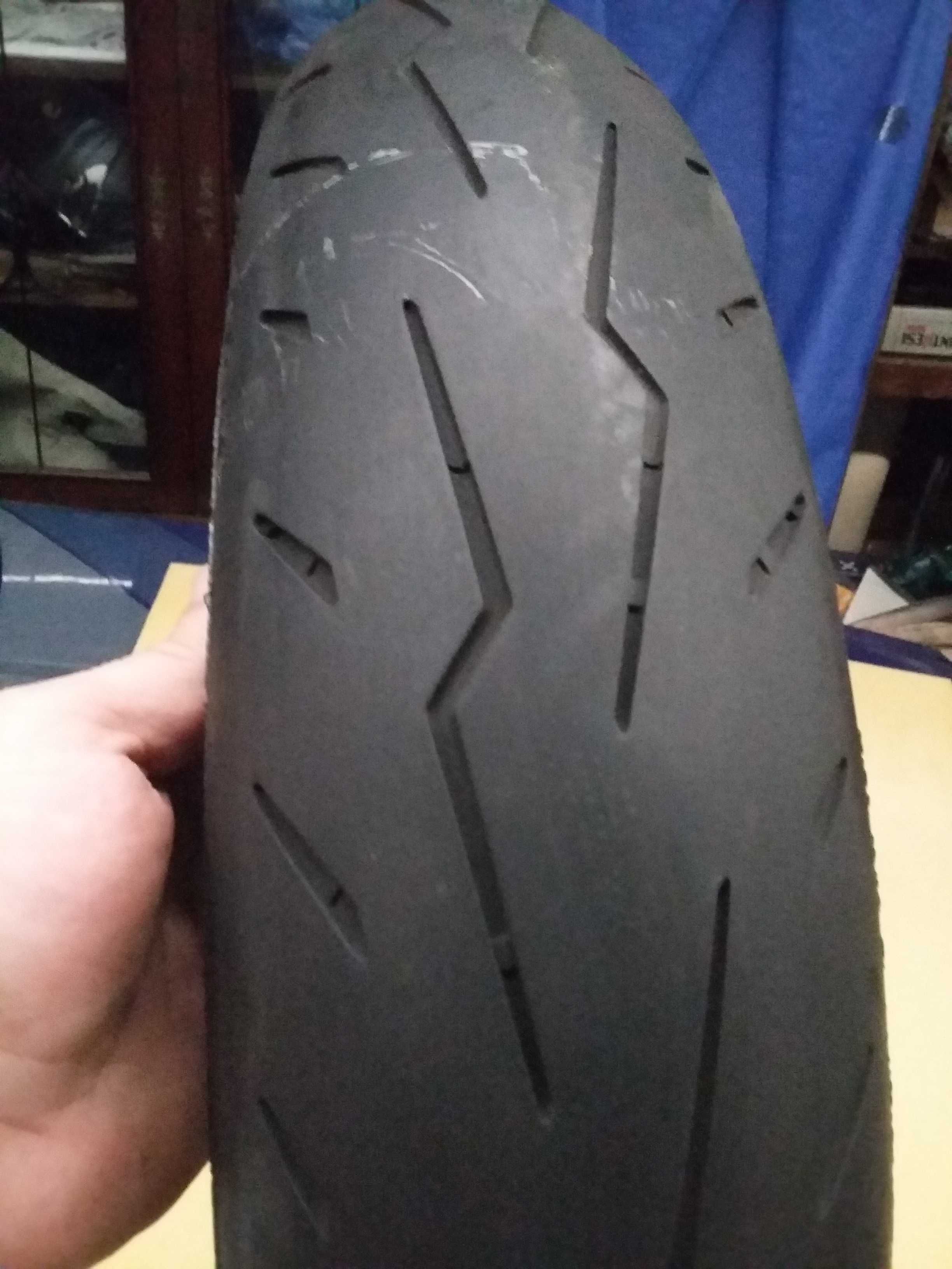 Cauciuc moto SH fata Pirelli Angel sau Rosso 120 70 ZR 17