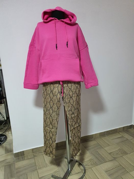 Blugi/ pantaloni Snake print, model in tendințe, confortabil;