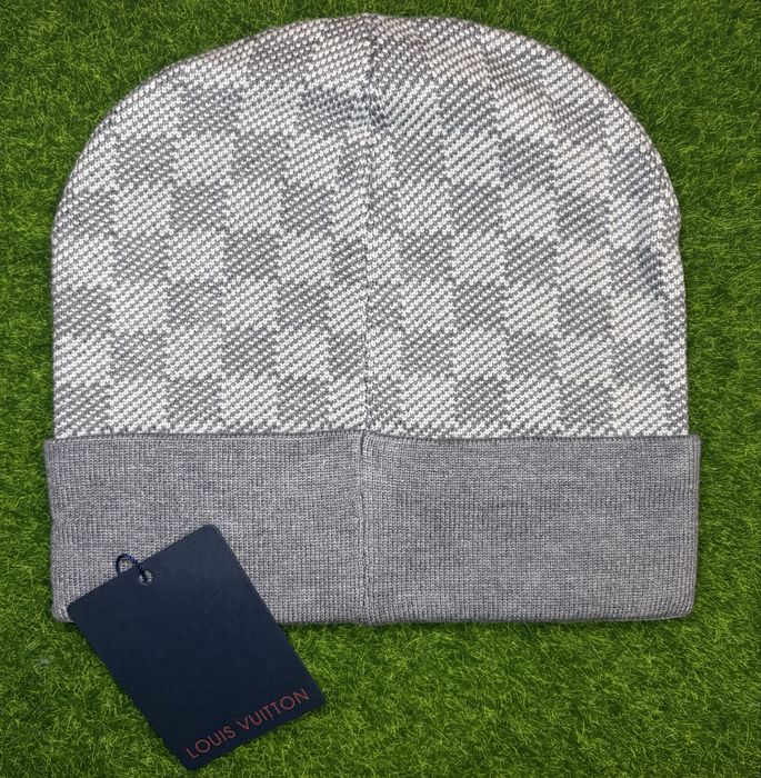 Vand caciula louis vuitton gri,noua cu eticheta