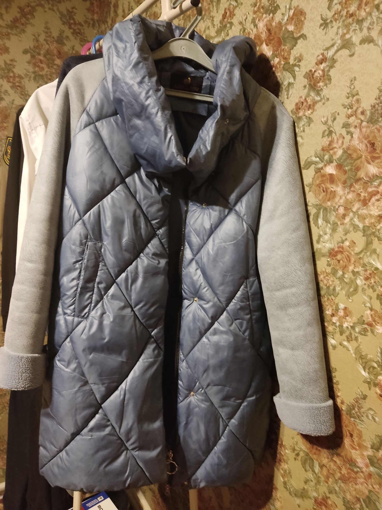 Женская зимняя куртка 5000 тг