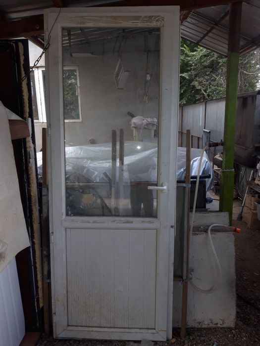 Дверь, окно б/у пластик