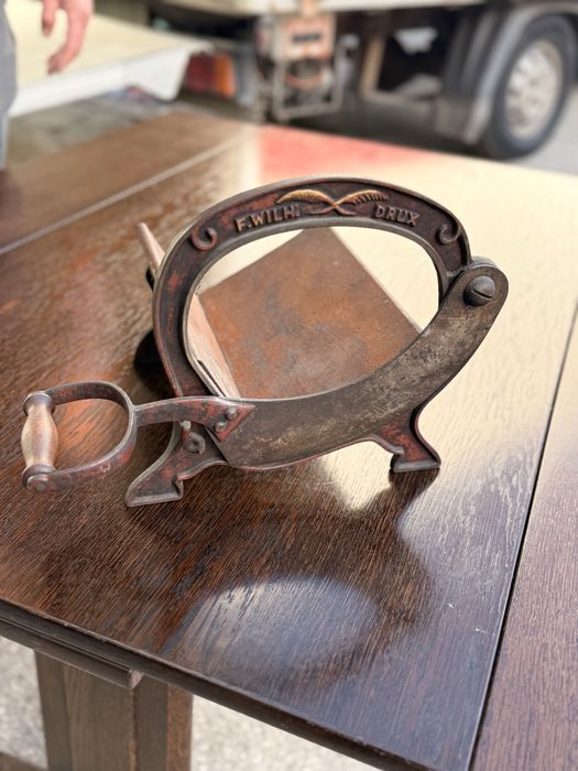 Гилотина за рязане на хляб