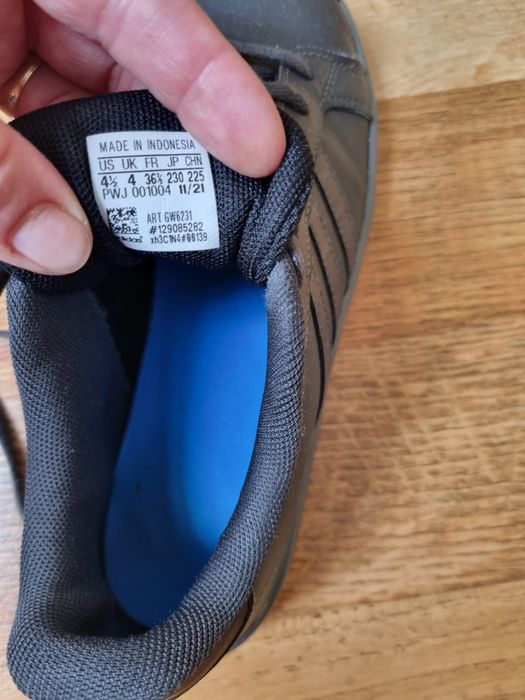 Vând adidasi Adidas 36,5