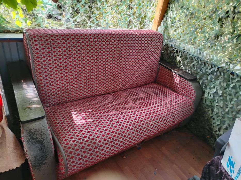 Отдам диван подростковый