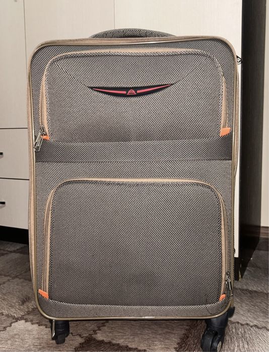 Чемодан 5к новый