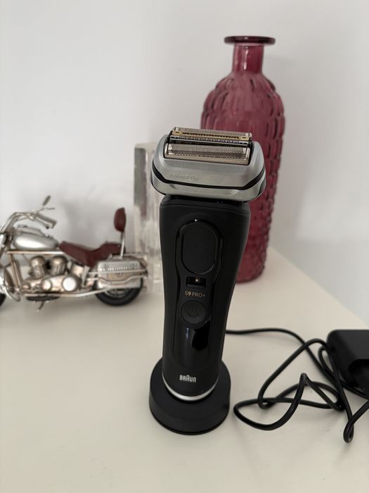 Aparat electric de ras Braun Seria 9 PRO+