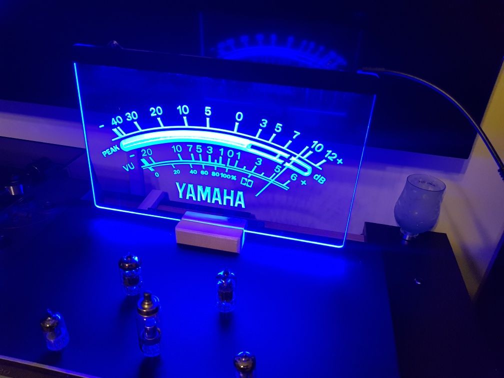 Firma luminoasa Yamaha