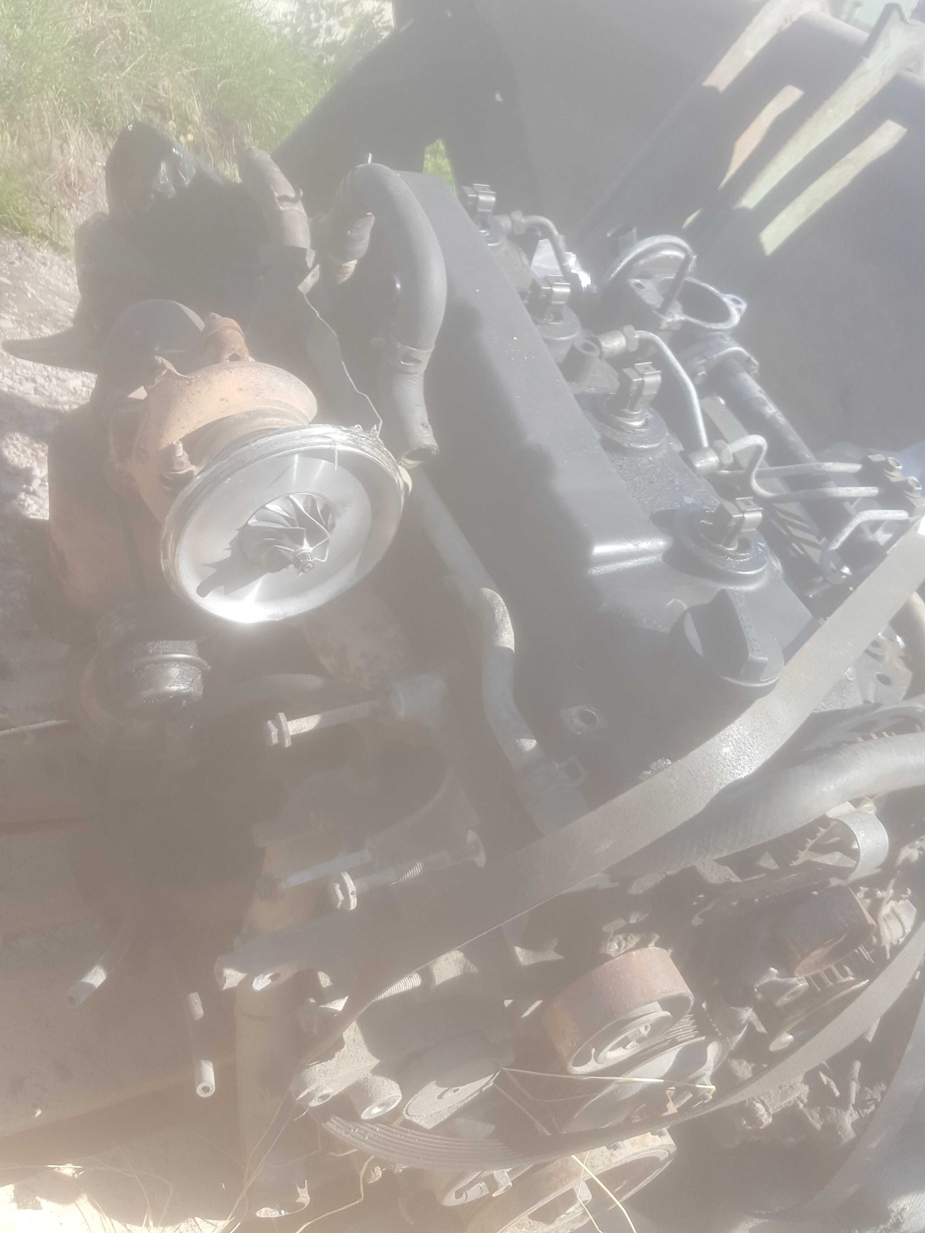 Motor toyota hilux 102 cp 2004 si cutie de viteze