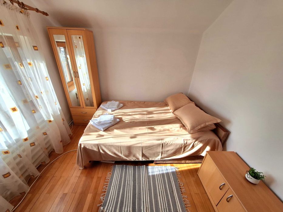 Inchiriez casa cu mansarda