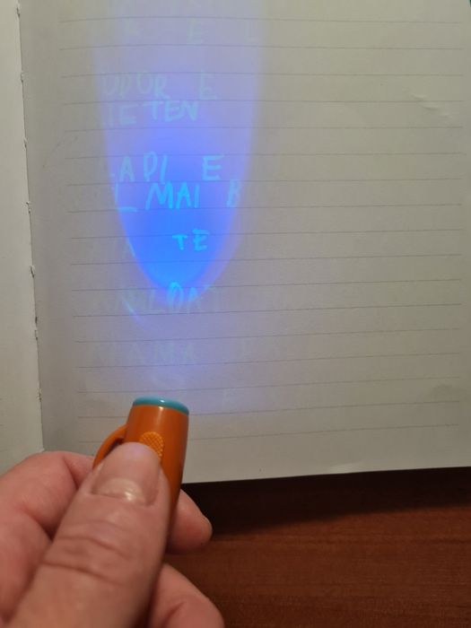 Jurnal secret cu stilou magic cu cerneala invizibila