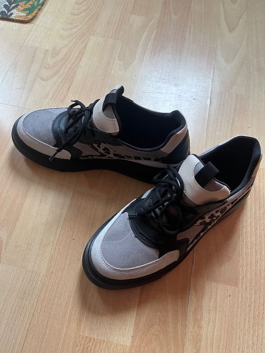 Спортни дамски обувки